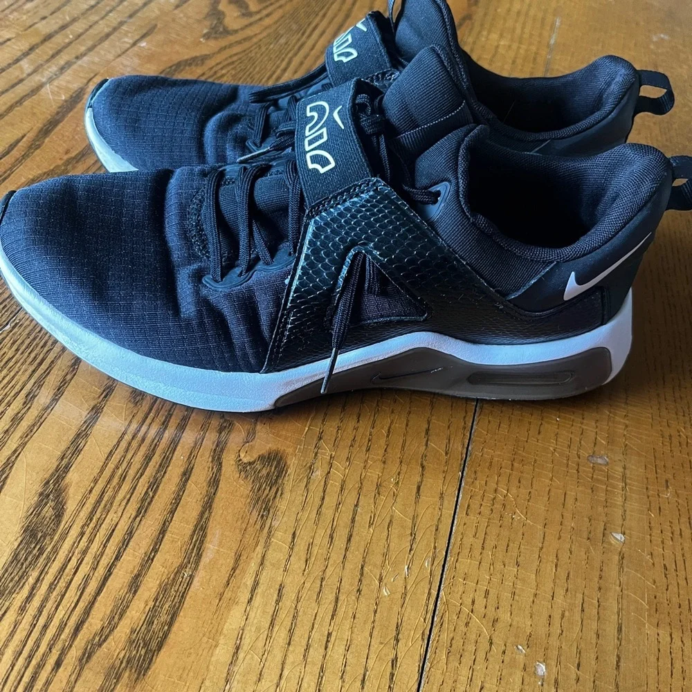 Nike Women's Athletic Shoes - Size 9 - Picture 8 of 8